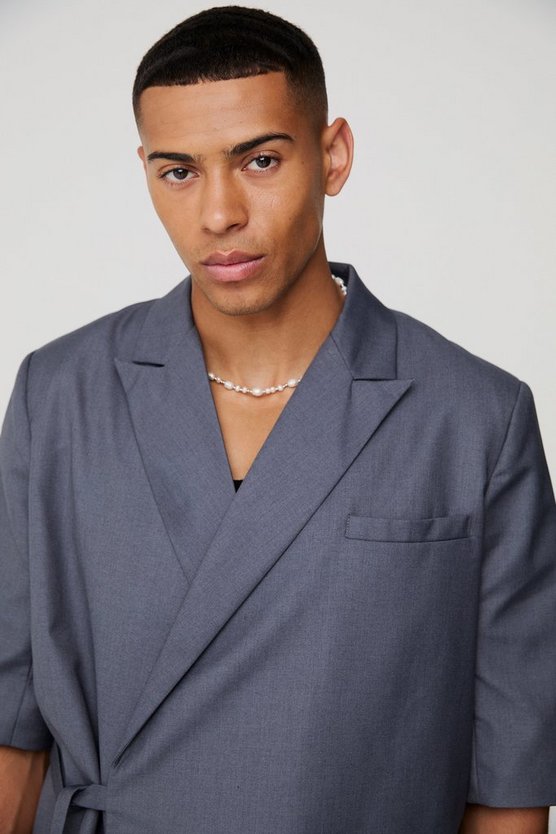 Kurzärmliger Oversize Blazer mit seitlicher Bindung