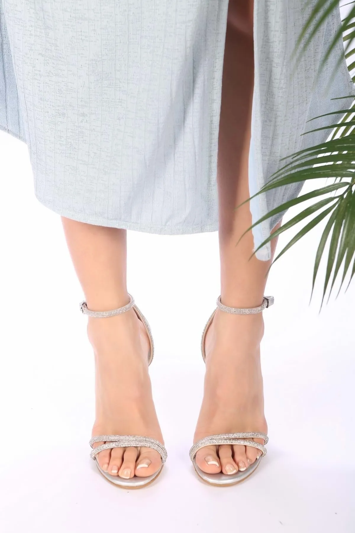 Shoeberry  Damen-Schuhe mit geripptem Strassstein-Absatz in Silber