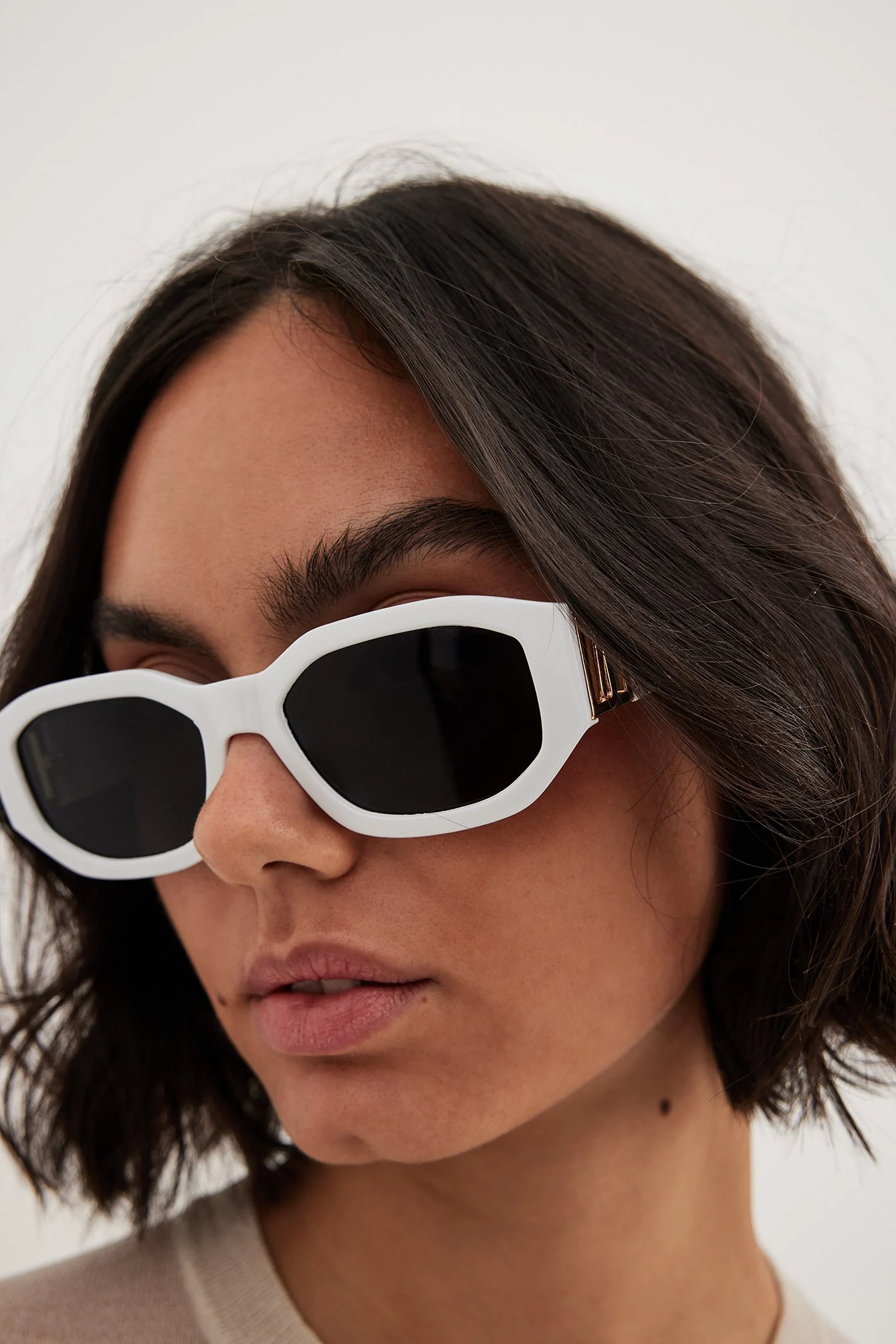 Eckige weite Sonnenbrille