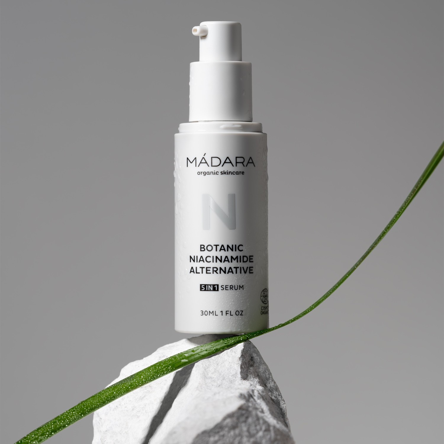 MÁDARA Alternativni botanični serum z niacinamidom 5 v 1