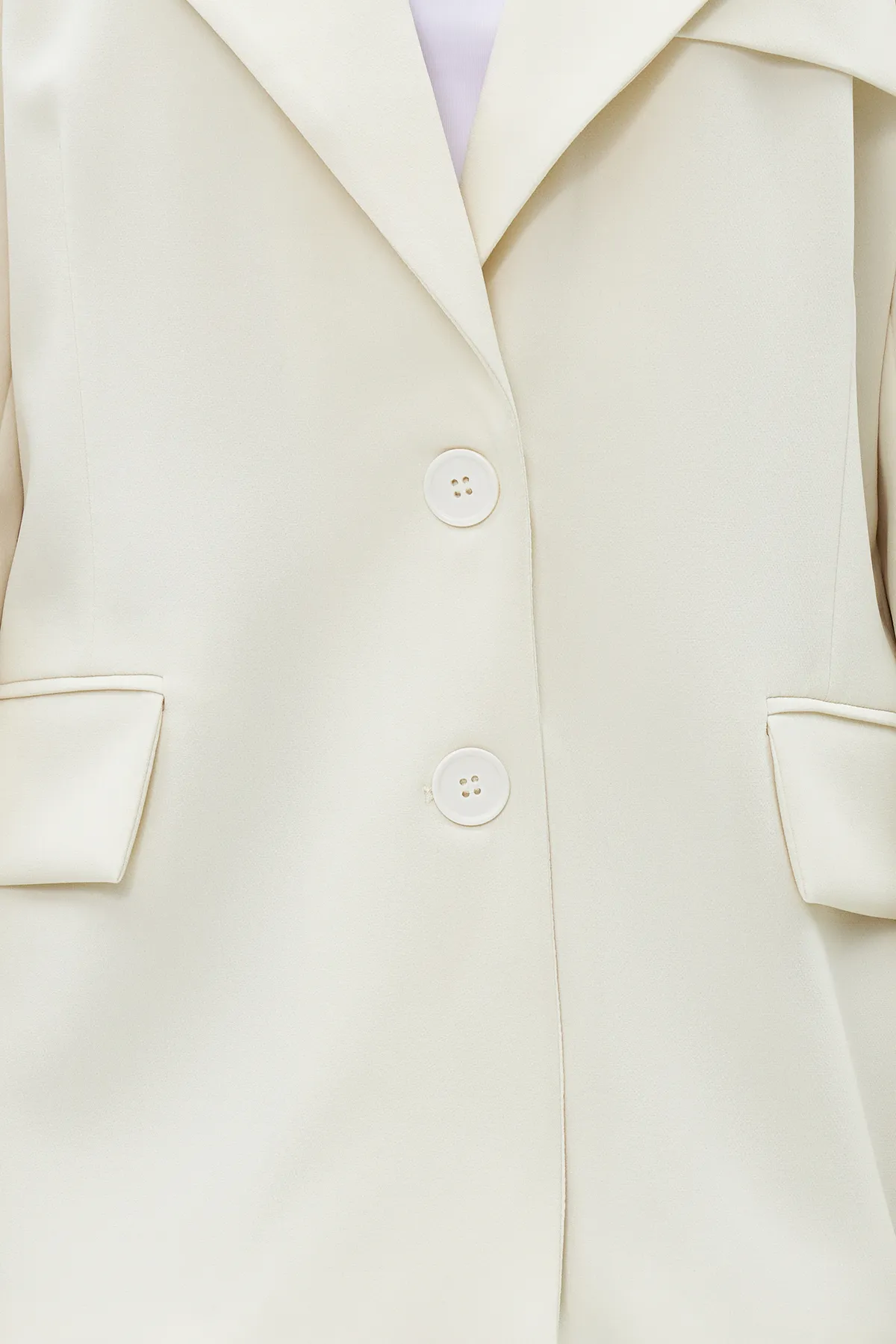 Trendyol Collection  Weiße, übergroße, gefütterte, gewebte Blazerjacke TWOSS22CE0077