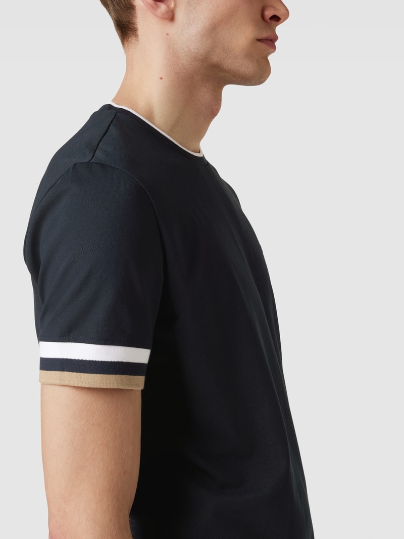 T-Shirt mit Kontraststreifen in marineblau