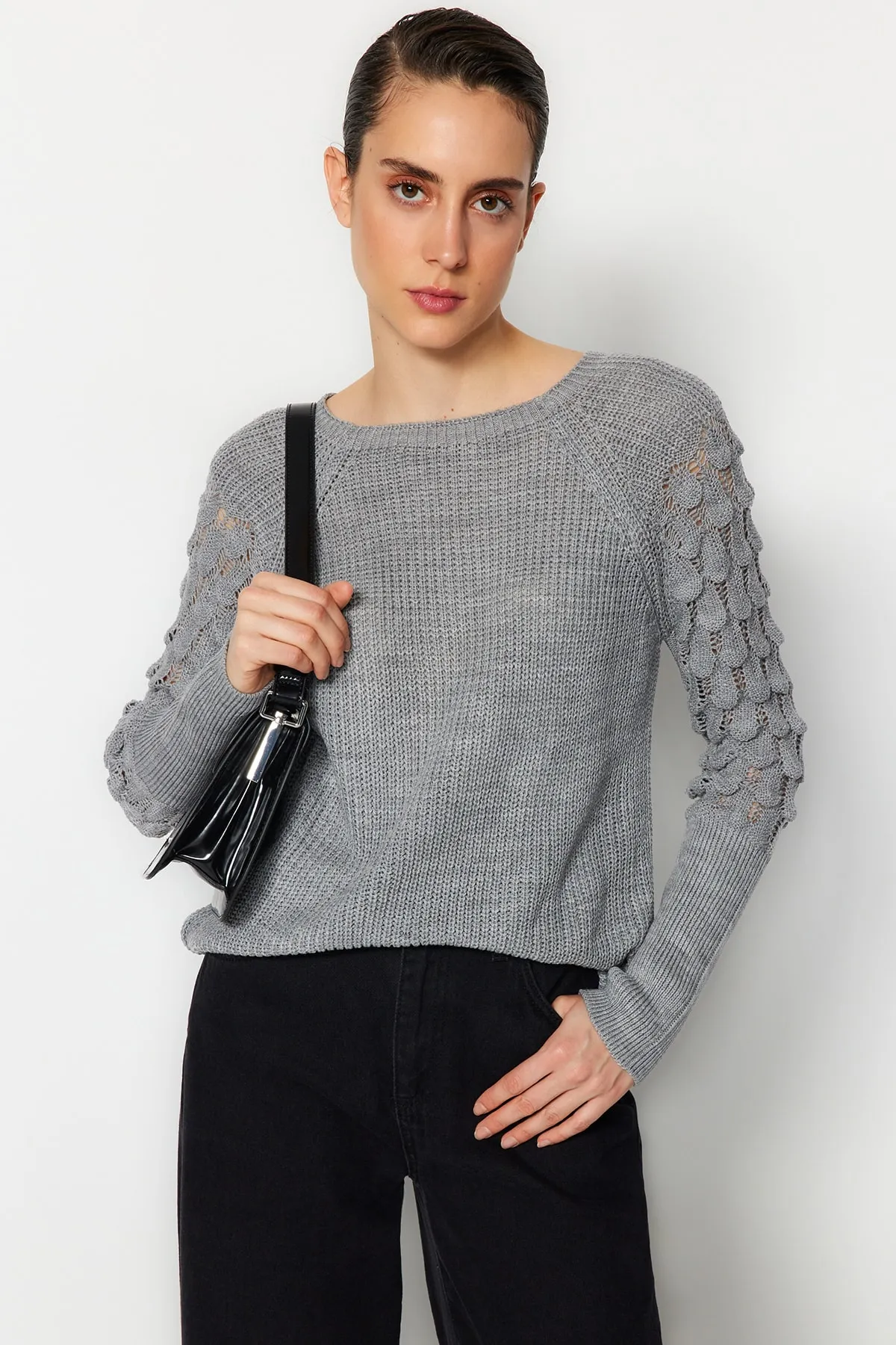 Trendyol Collection  Grauer strukturierter Strickpullover mit Rundhalsausschnitt TWOAW20KZ0130