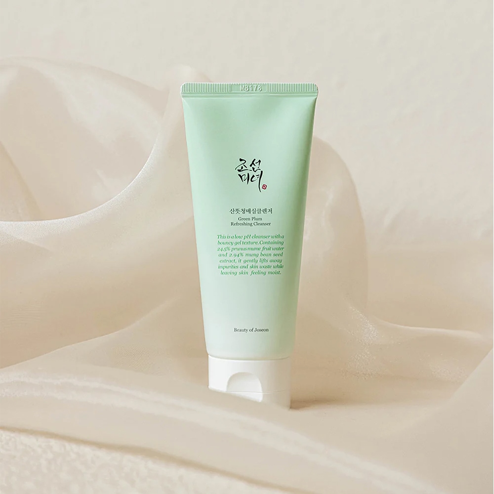 Green Plum Refreshing Cleanser