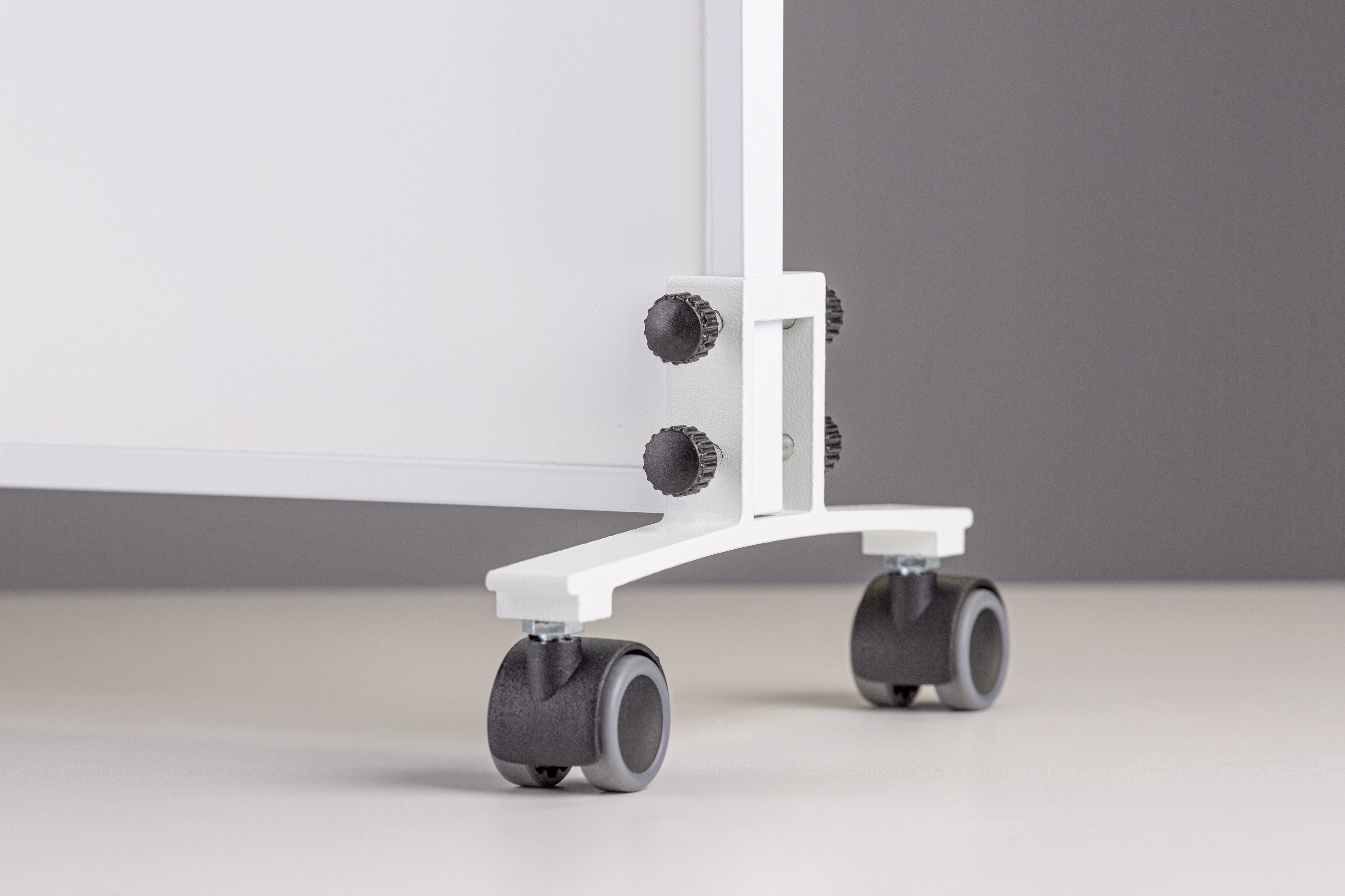 Könighaus Infrarotheizung Standgerät-600W, Made in Germany, Rollenstandfüße mit Feststellbremse
