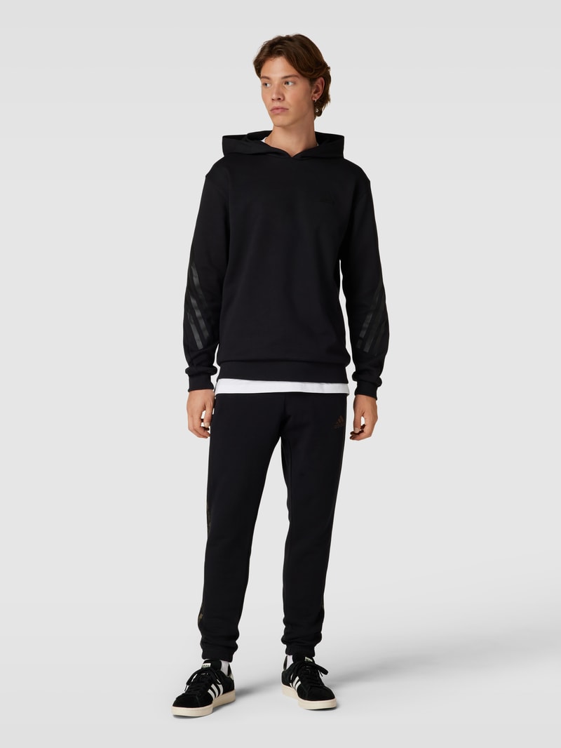 Jogpants mit elastischem Bund und Tunnelzug in schwarz
