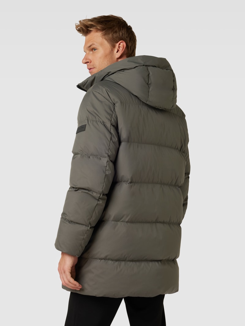 Daunenjacke mit Kapuze in schlamm
