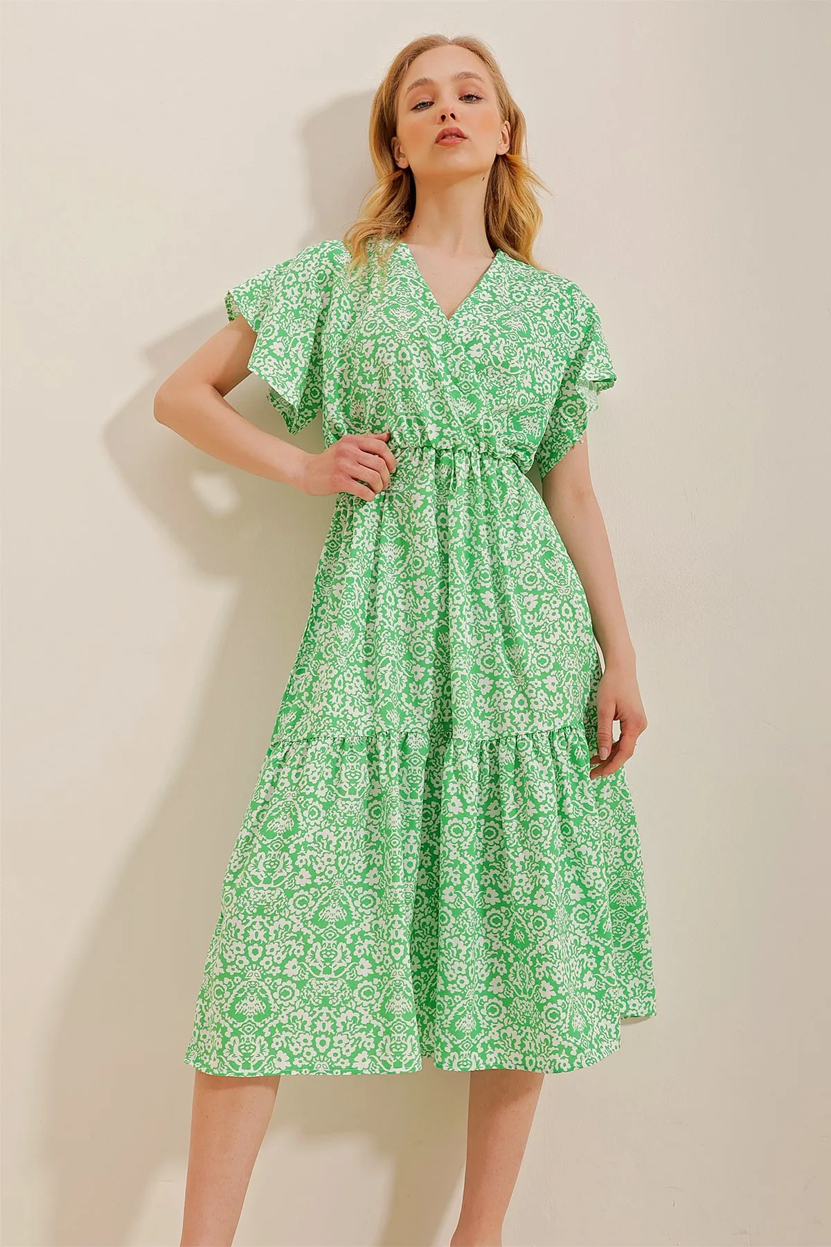 Trend Alaçatı Stili  Damenkleid aus apfelgrünem, zweireihigem Kragenrock mit Volant aus Viskose ALC-X4373