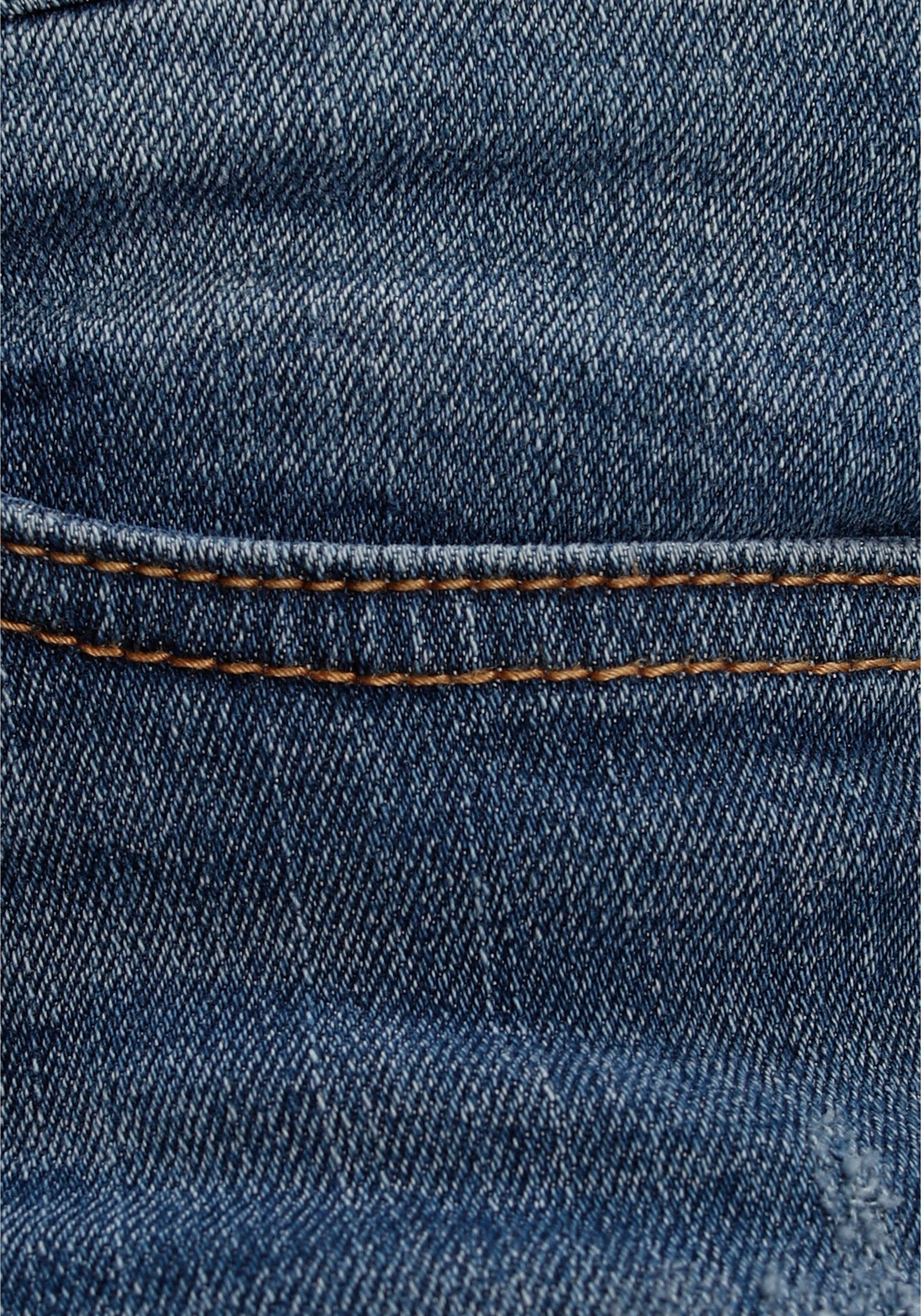 Bench. Stretch-Jeans mit dezenten Abriebeffekten in Super Skinny