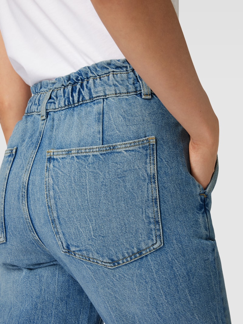 Jeans mit Rüschung in jeans