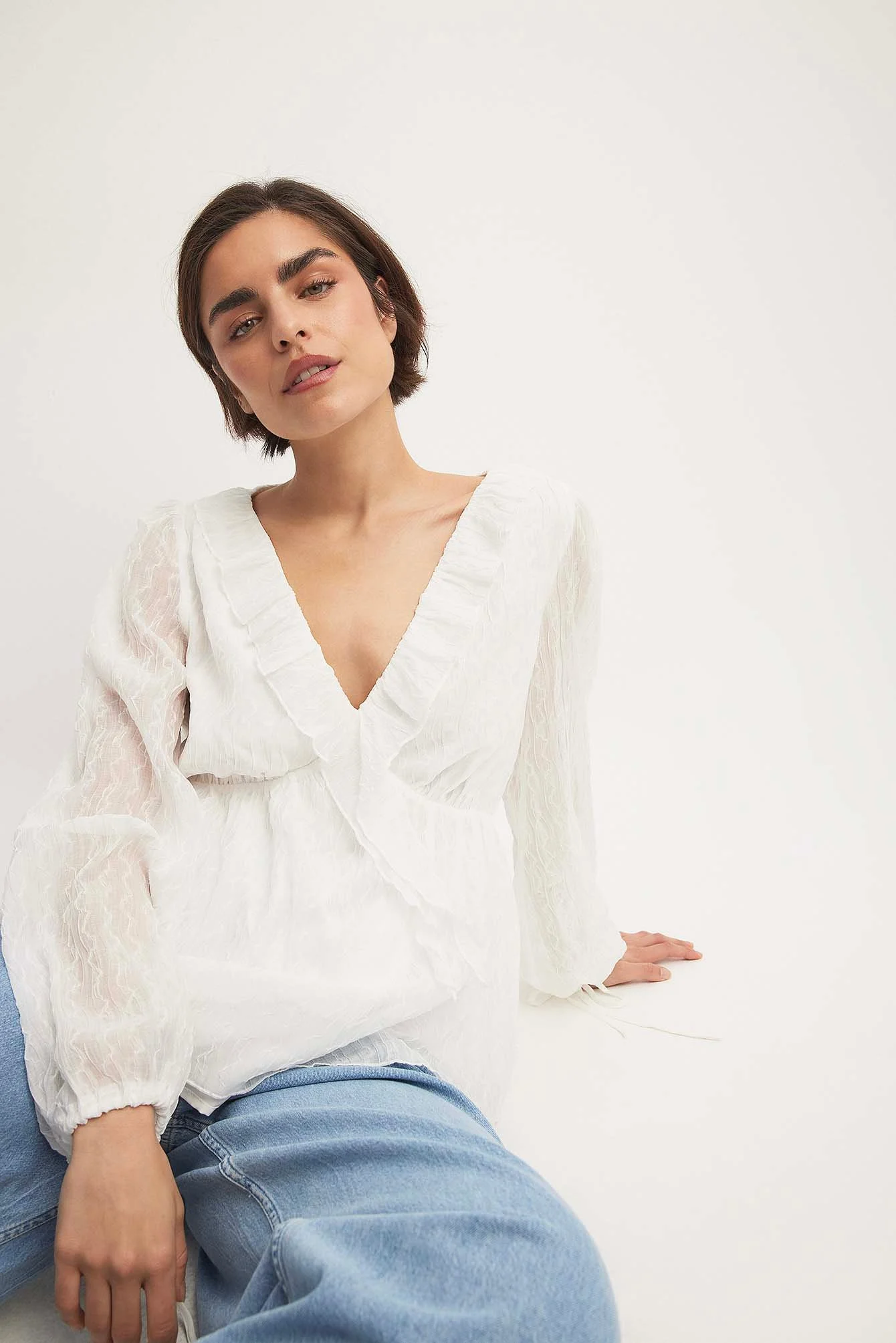 Chiffonbluse mit V-Ausschnitt und Rüschendetail