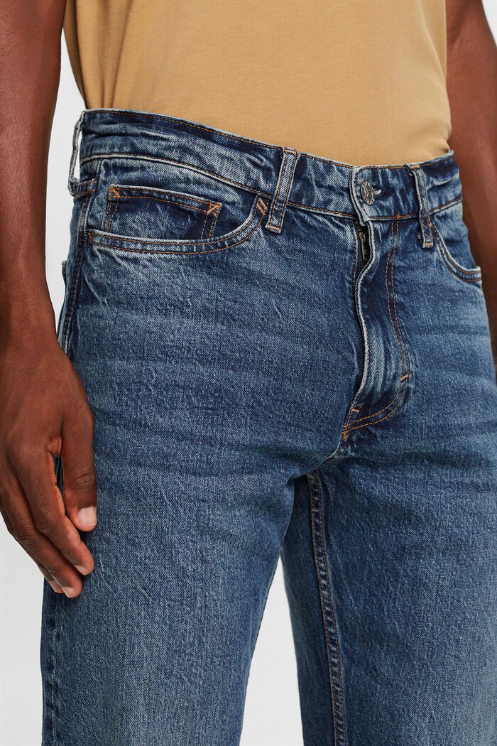 Gerade Jeans mit mittelhohem Bund