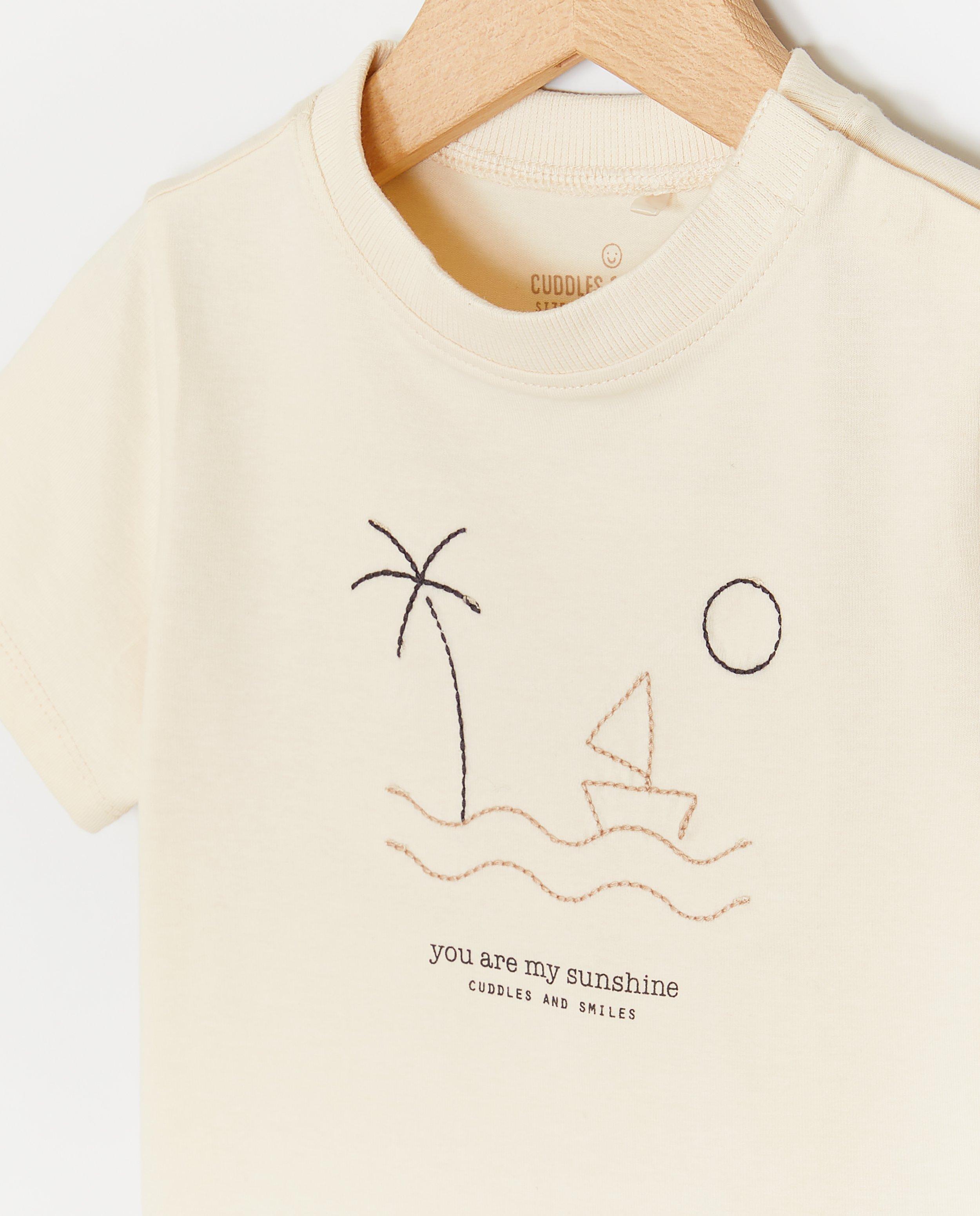 Cuddles and Smiles T-shirt med broderade figurer vit