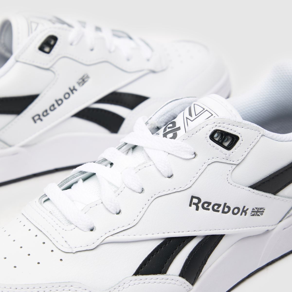 Reebok BB 4000 II edzőcipő fehér és fekete színben