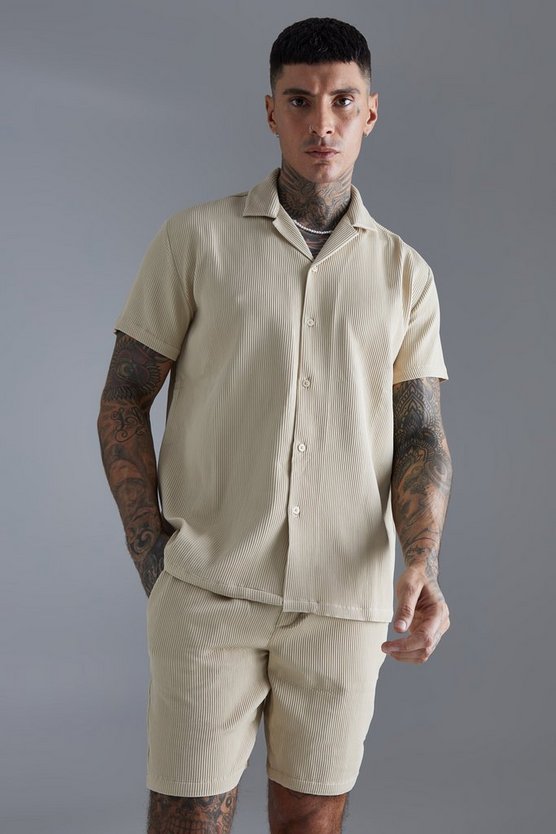 Kurzärmliges Oversize Hemd und Shorts