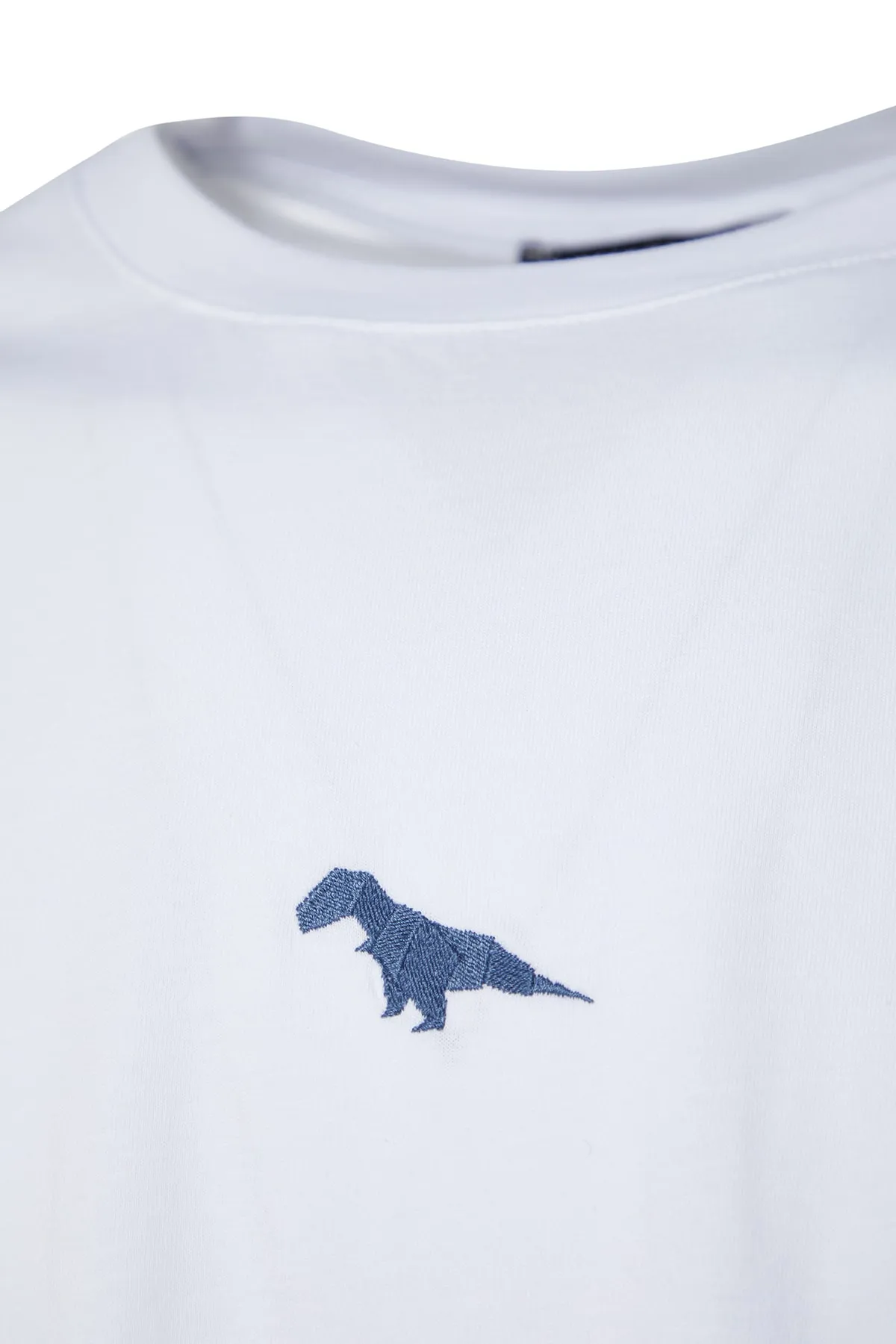 Trendyol Collection  Weißes, übergroßes/weit geschnittenes, kurzärmliges, mit Dinosauriern besticktes T-Shirt aus 100 % Baumwolle TMNSS23TS00243