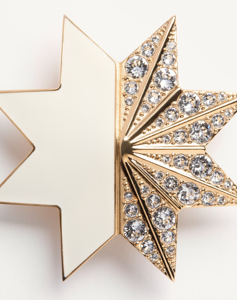 Pas Plus oorbellen van metaal, emaille en Swarovski® kristallen.