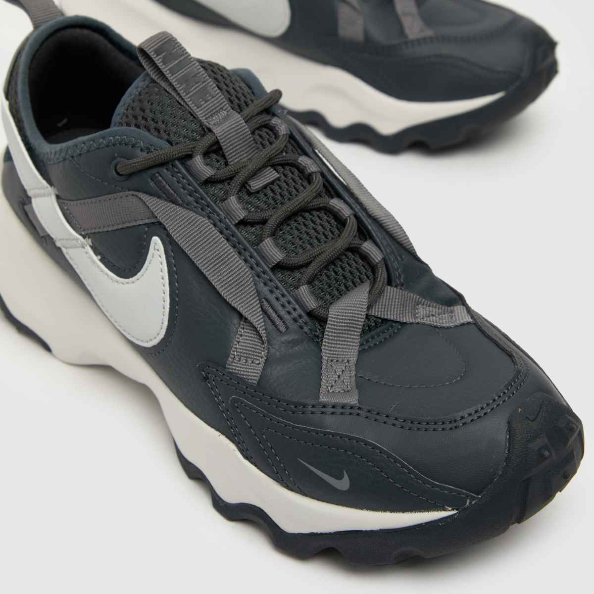 Nike tc 7900 träningsskor i svart och vitt