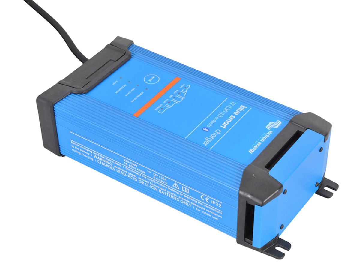 Victron IP22 30 A Blue Smart Batterieladegerät