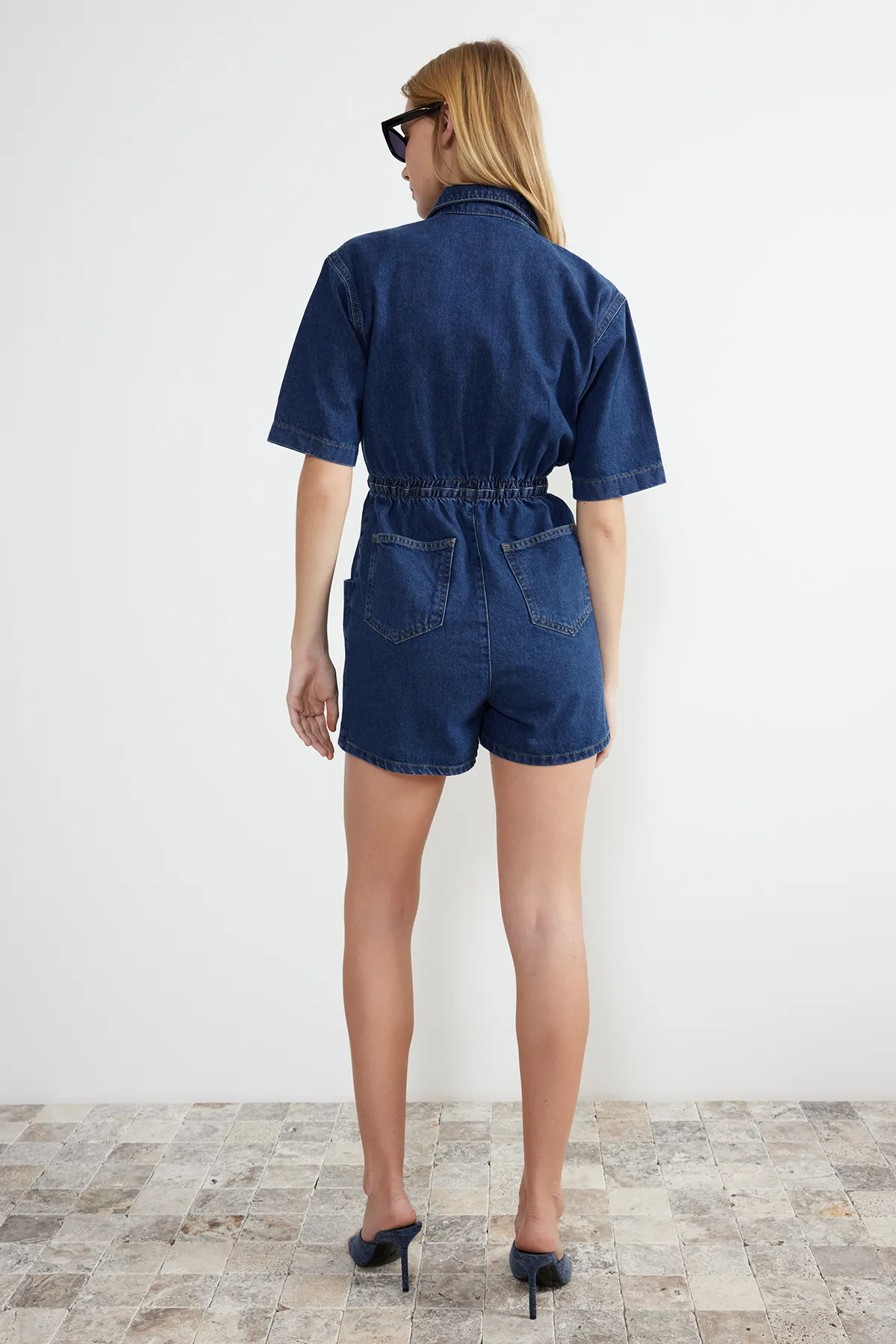 Trendyol Collection  Dunkelblauer Denim-Shorts-Overall mit elastischem Bund TWOSS24TU00017