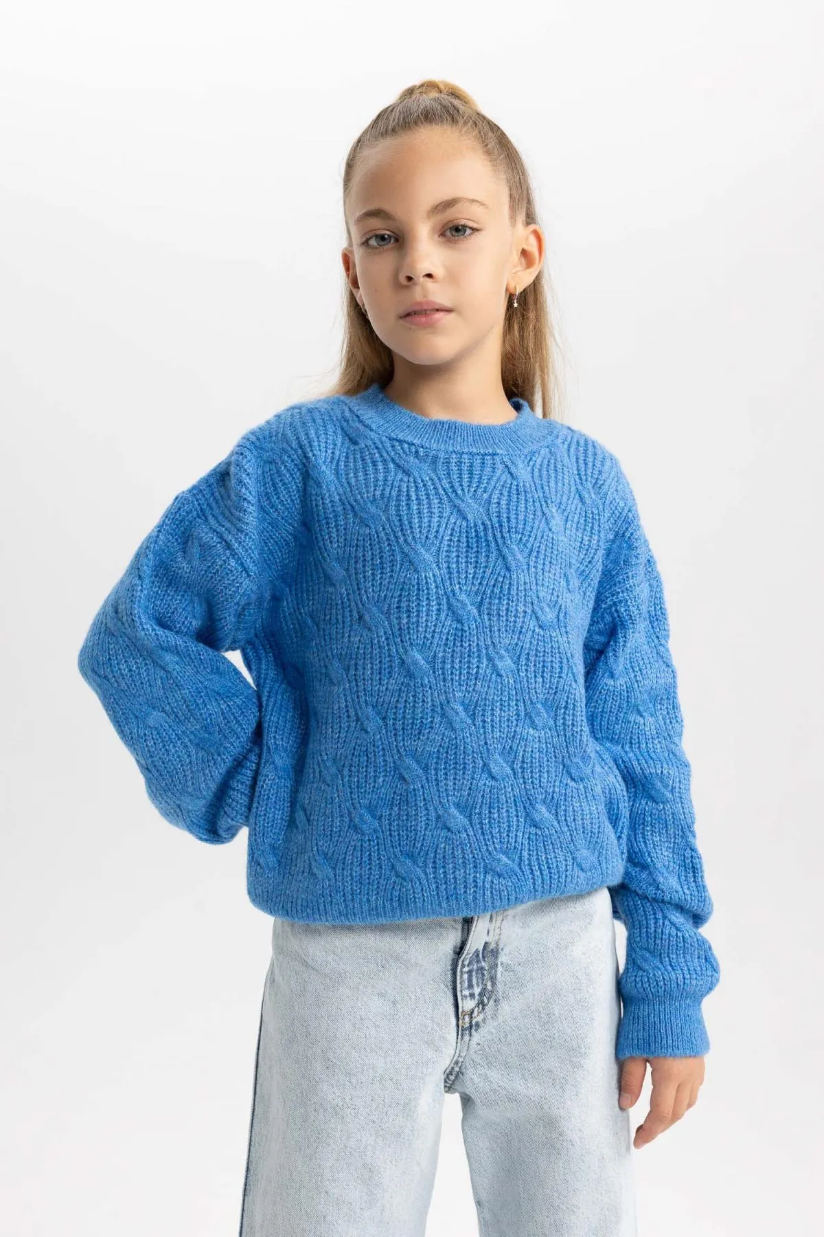 DeFacto  Mädchenpullover mit normaler Passform und Rundhalsausschnitt