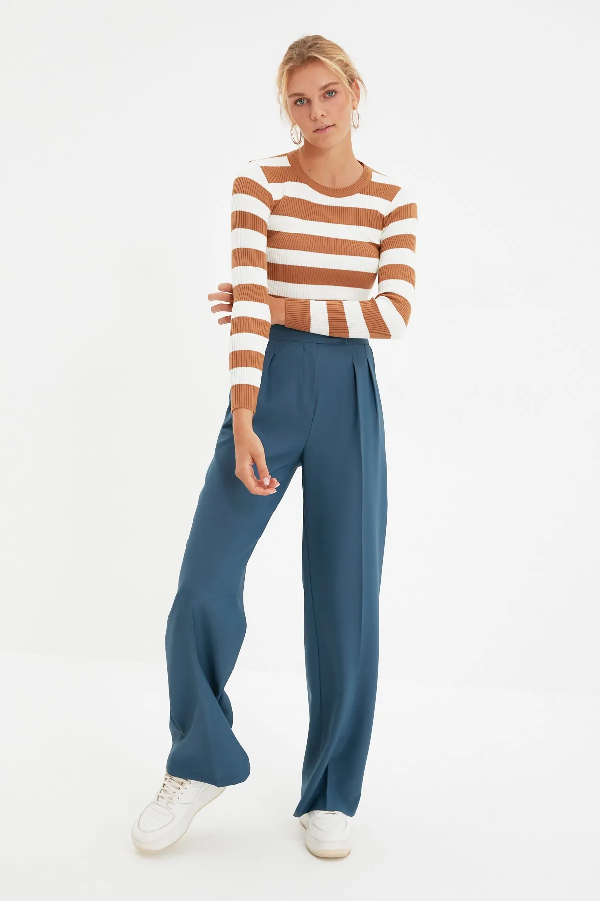 Trendyol Collection  Petrolfarbene Hose mit weitem Bein/Webhose mit weitem Bein und hoher Taille TWOAW22PL0066