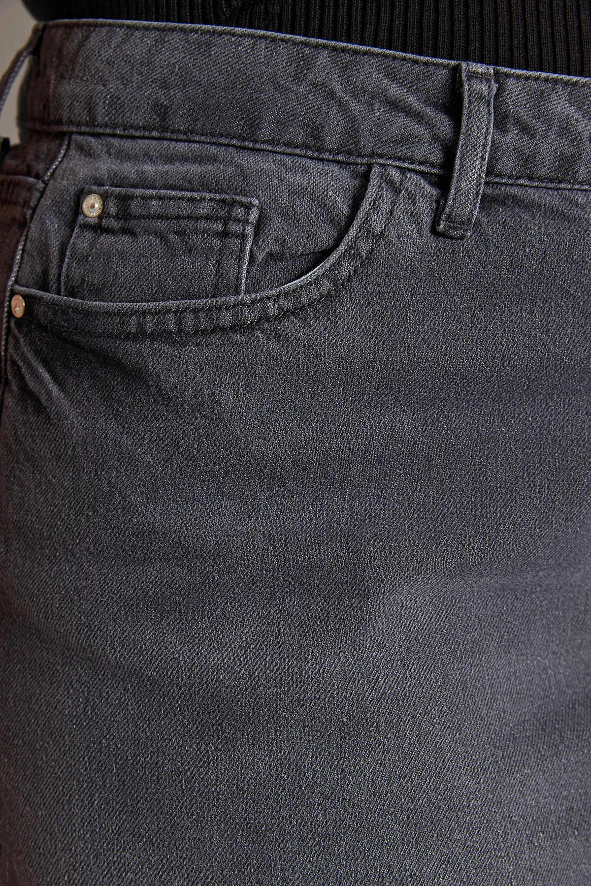 Trendyol Curve  Grauer Jeansrock mit Schlitz und hoher Taille TBSSS23AZ00006