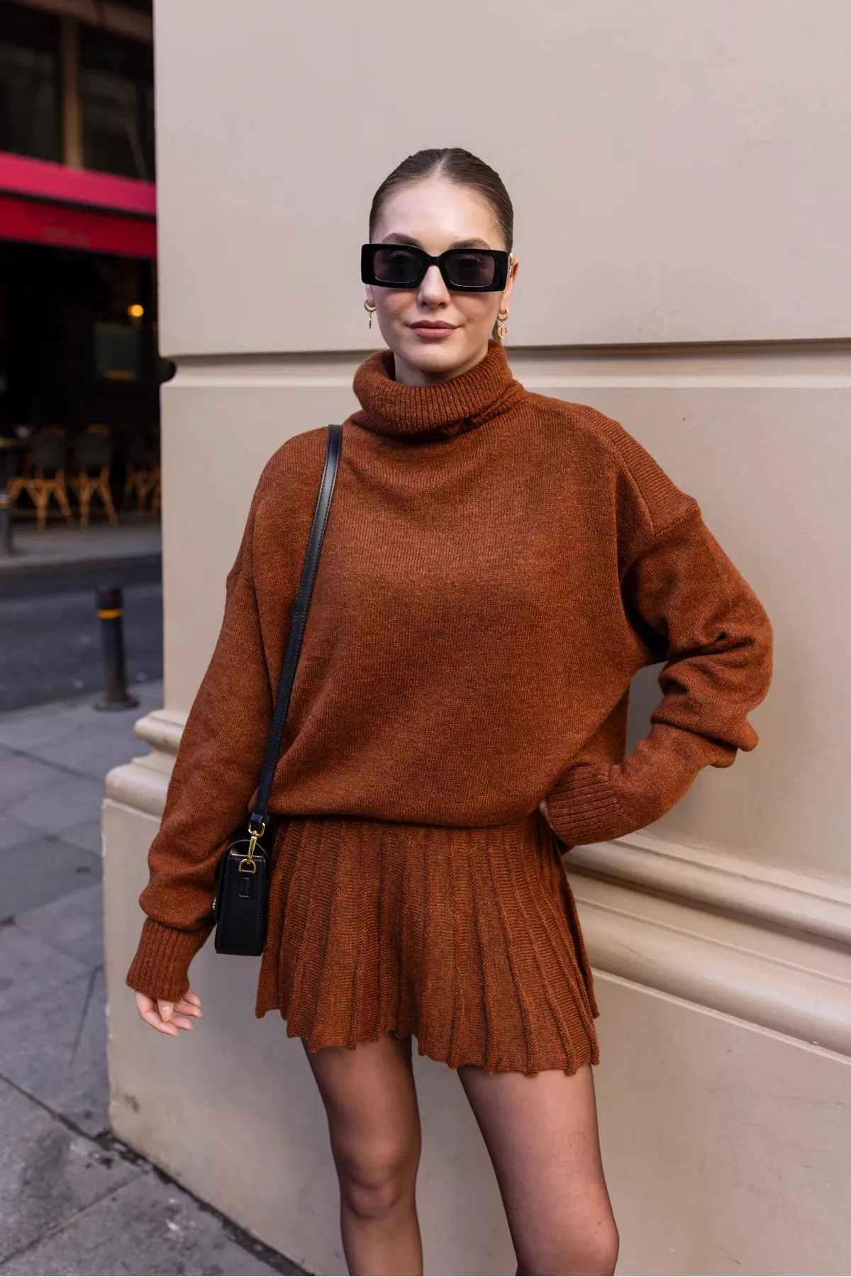 Laluvia  Strickset mit Faltenrock und Rollkragenpullover