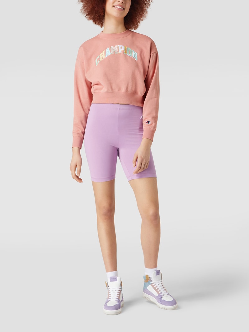 Cropped Sweatshirt mit Label-Schriftzug in Glanz-Optik in koralle