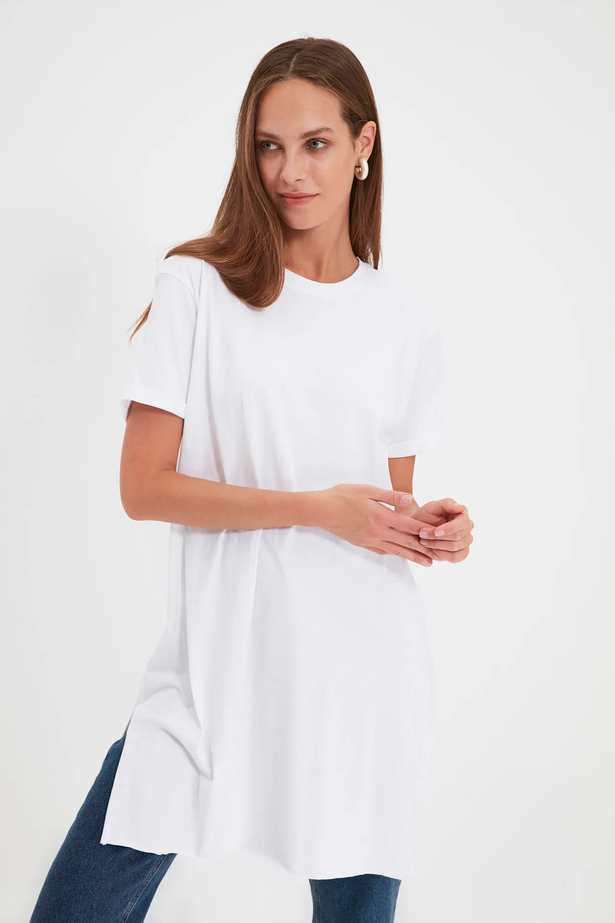 Trendyol Modest  Schwarz-weißes 2er-Pack kurzärmliges Basic-Strick-T-Shirt mit Schlitz und detailliertem Rundhalsausschnitt TCTSS21UK0009