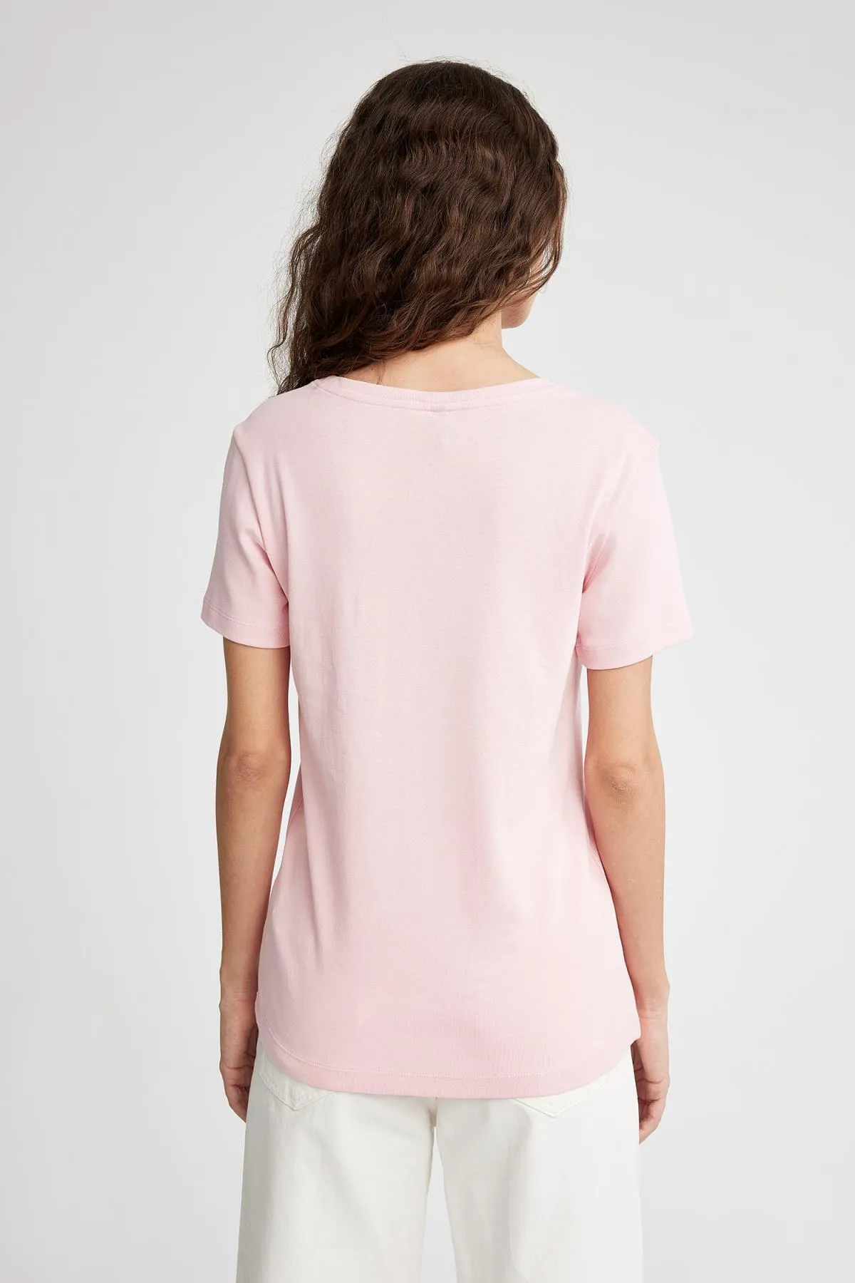 DeFacto  Schmal geschnittenes Basic-Kurzarm-T-Shirt aus 100 % Baumwolle mit V-Ausschnitt