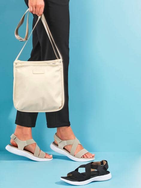 Sandale mit elastischen Riemchen