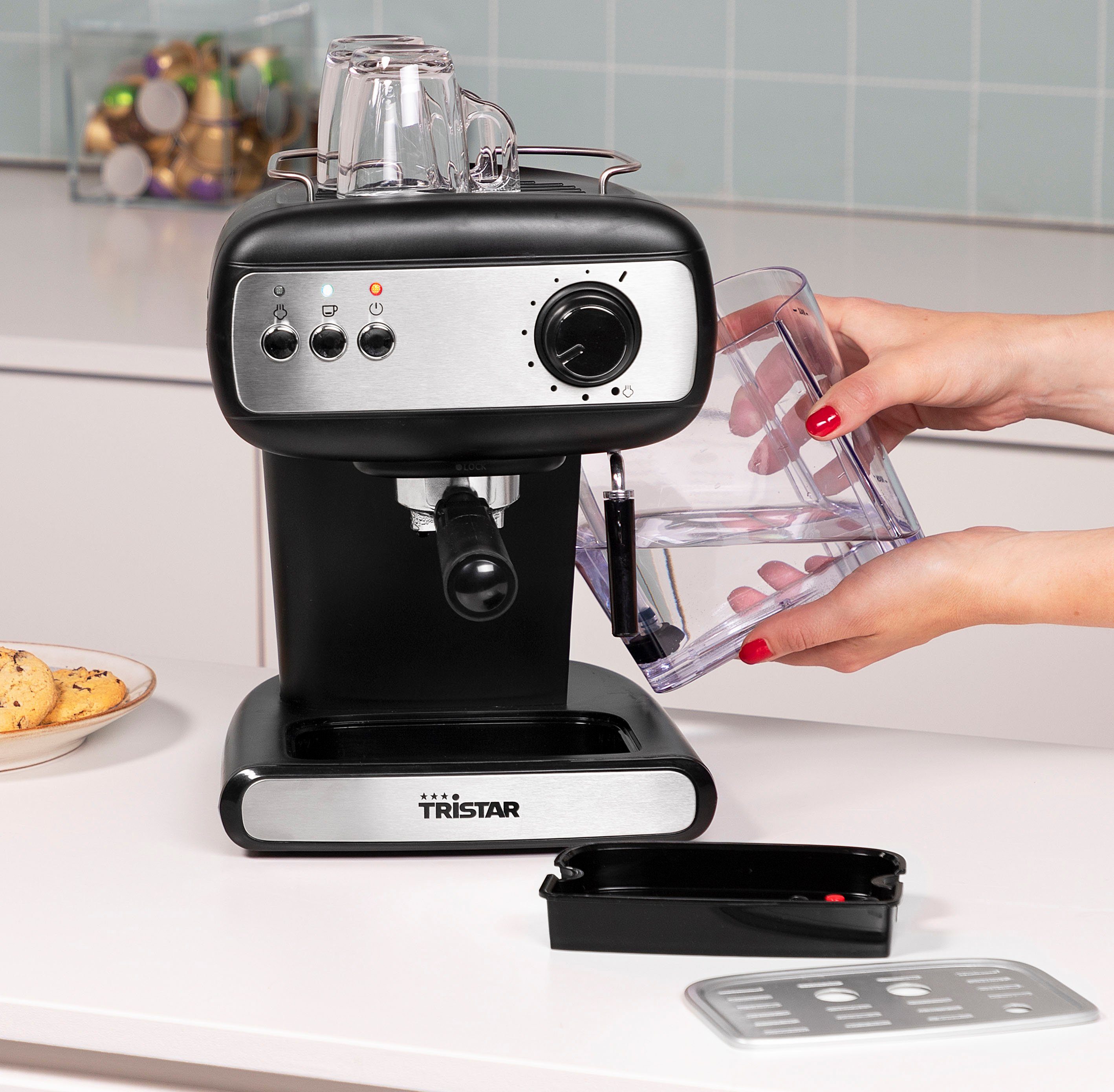 Tristar Espressomaschine CM-2276-DE, mit Tassenwärmer und Milchschaum-Düse, 20-bar