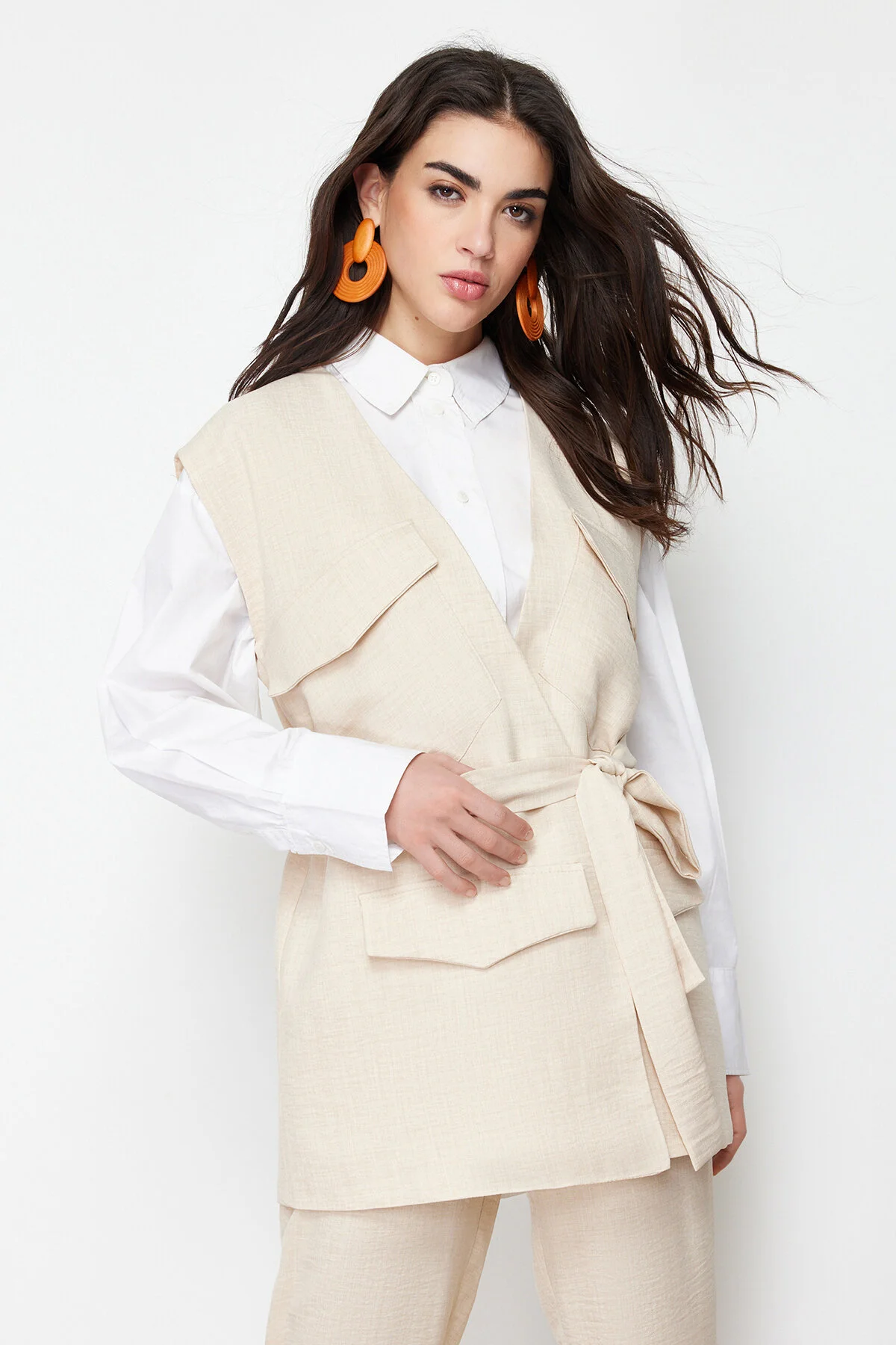Trendyol Modest  Steinfarbener Anzug mit Weste und Hose in Leinenoptik, gewebter Unterteil und Oberteil TCTSS24US00023