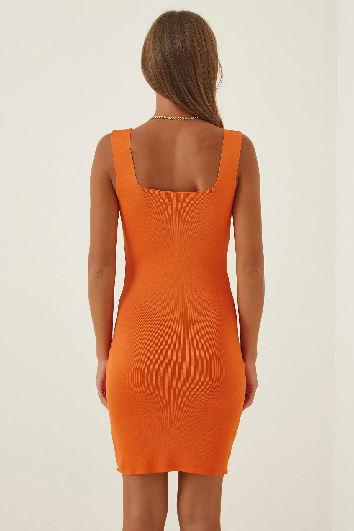Happiness İstanbul  Orangefarbenes Lycra-Ministrickkleid mit quadratischem Kragen für Damen ZA00057