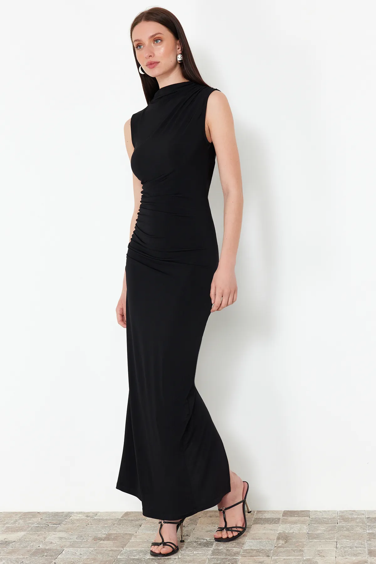 Trendyol Collection  Schwarzes drapiertes tailliertes/tailliertes Stehkragen-Ärmelloses dehnbares Strick-Maxi-Bleistiftkleid TWOSS24EL00830