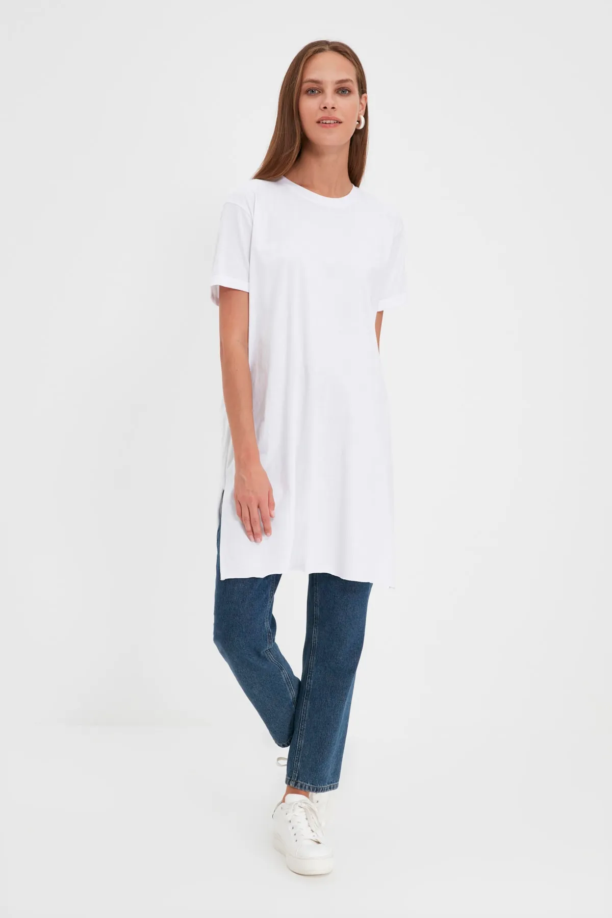Trendyol Modest  Schwarz-weißes 2er-Pack kurzärmliges Basic-Strick-T-Shirt mit Schlitz und detailliertem Rundhalsausschnitt TCTSS21UK0009