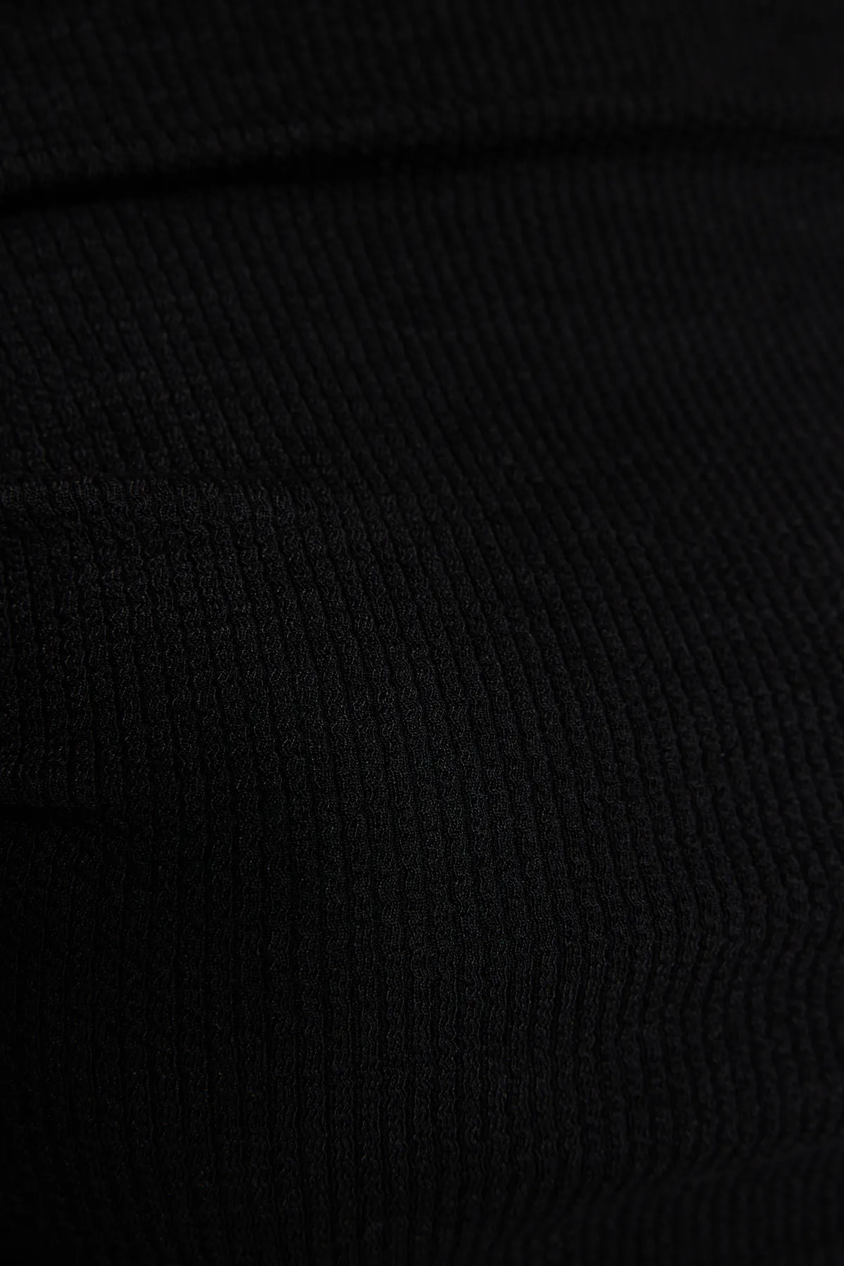 Trendyol Collection  Schwarze, drapierte, asymmetrische Strickbluse mit U-Boot-Ausschnitt TWOAW24BZ00393