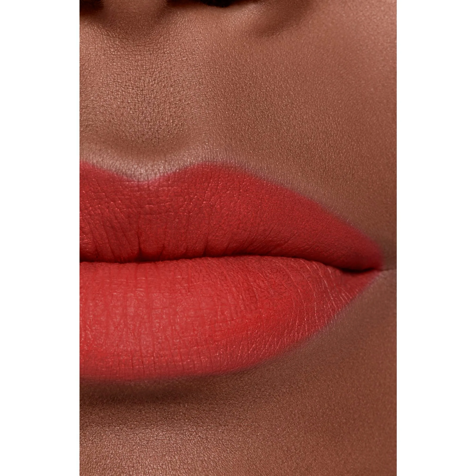 ROUGE ALLURE LIQUID VELVET – ULTRA DLHOTRVAJÚCI, INTENZÍVNY MATNÝ FLUIDNÝ RÚŽ