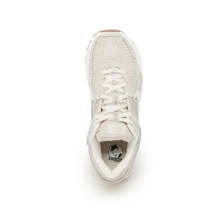 NIKE Wmns Zoom Vomero 5 
