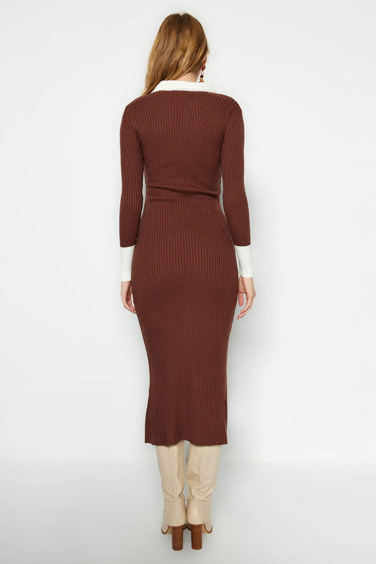 Trendyol Collection  Braunes Midi-Strickkleid mit Farbblockmuster TWOAW23EL00024