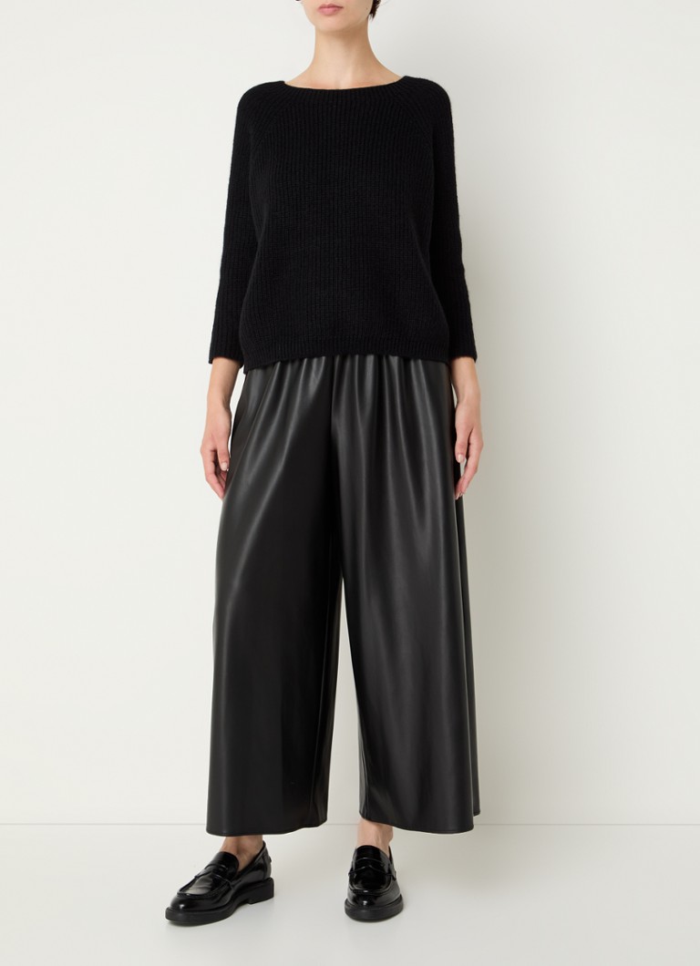 Pantaloni scurți palazzo din piele ecologică de la MaxMara Gennaro, cu talie înaltă, talie lată pe picioare și buzunare laterale.