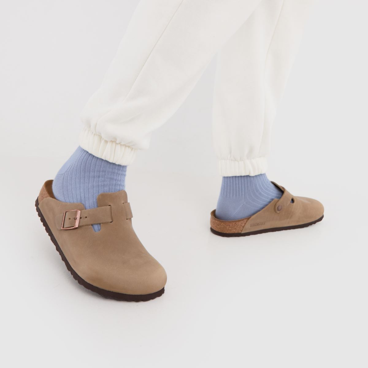 BIRKENSTOCK Boston klumpa szandál dohánybarna színben