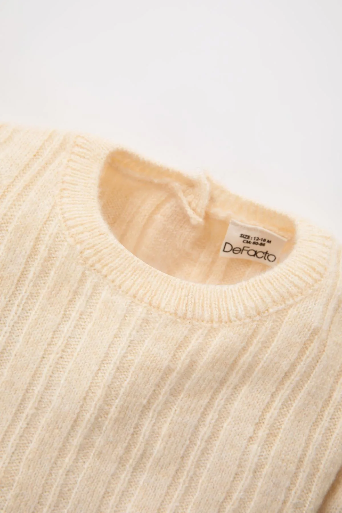 DeFacto  Baby-Mädchen-Pullover mit normaler Passform und Rundhalsausschnitt