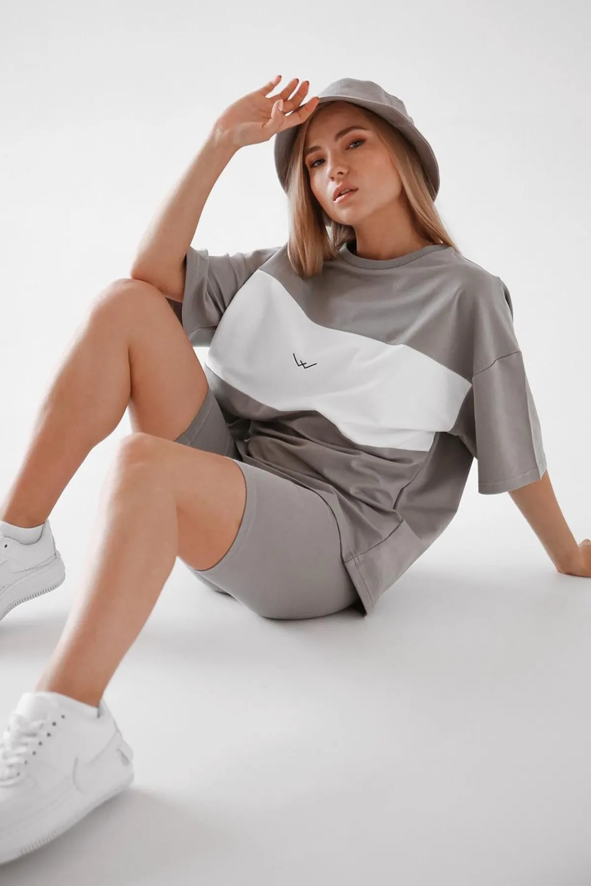 Madmext  Mad Girls gefärbtes graues besticktes T-Shirt Mg1421