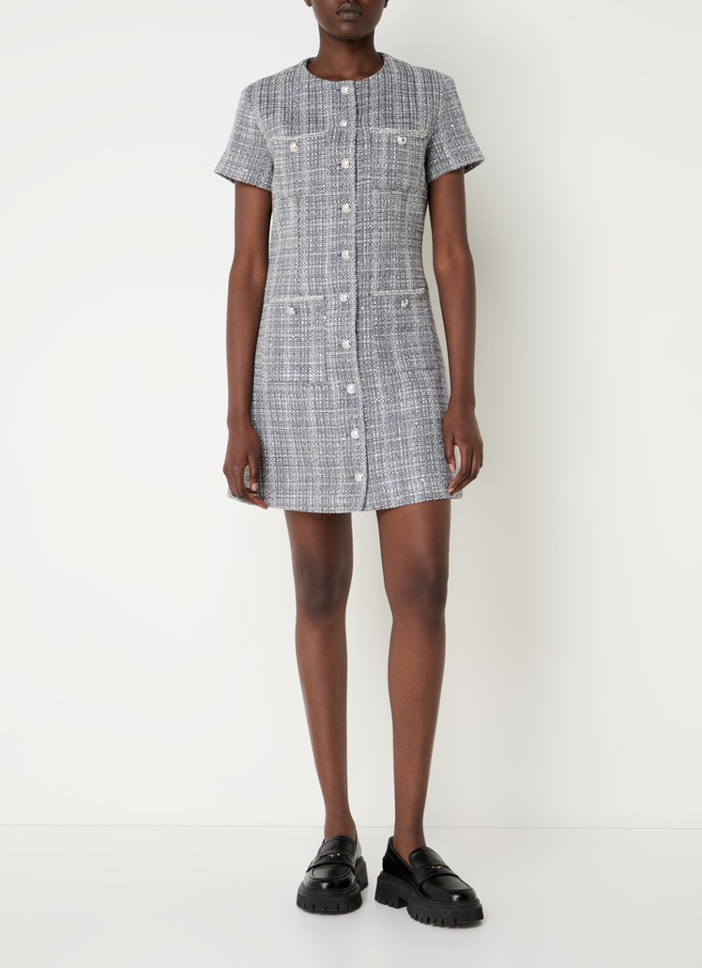 Vestido corto de tweed de Maje con pedrería.