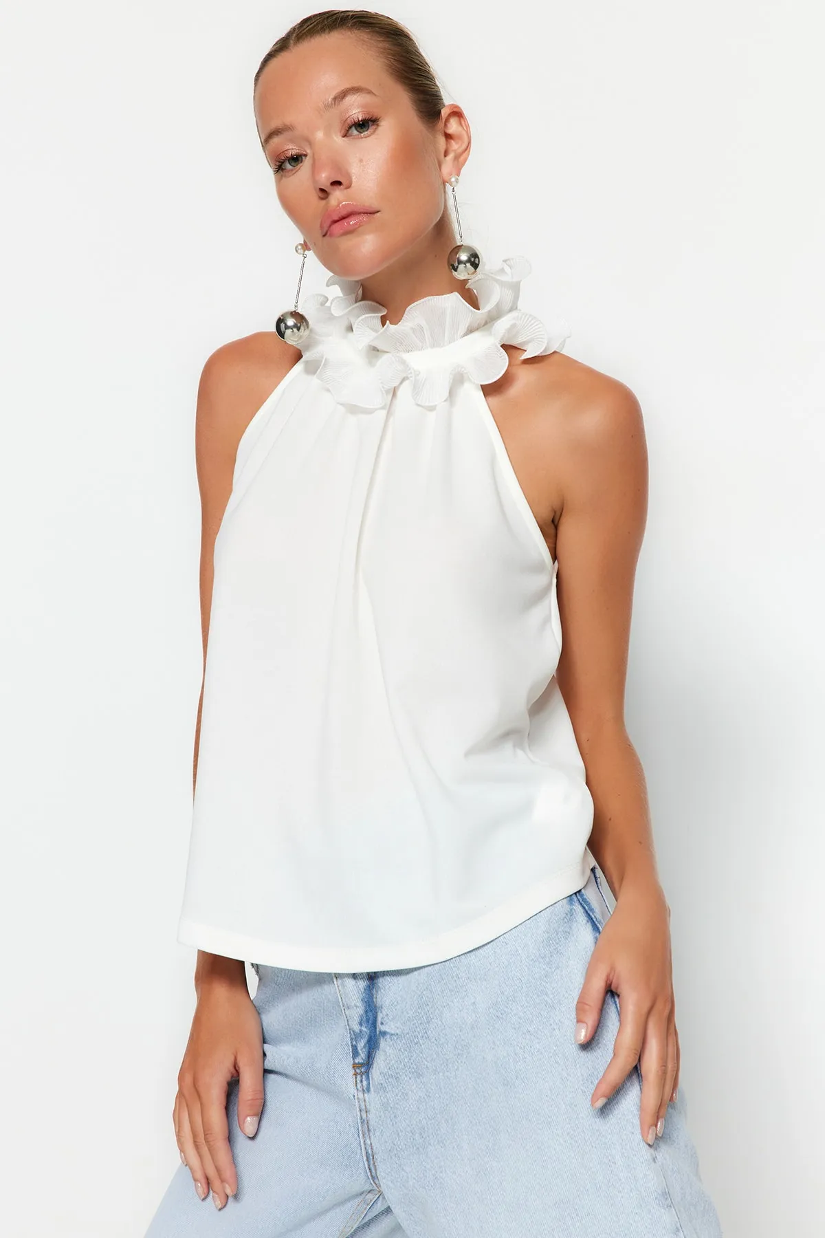 Trendyol Collection  Ecru-Kragen-detaillierte Smart-Crepe-Strickbluse TWOSS23BZ00932