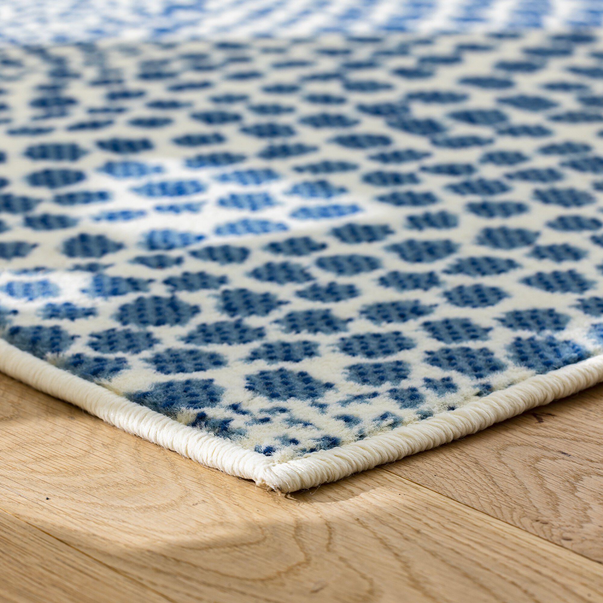 Tapis motifs pointillés