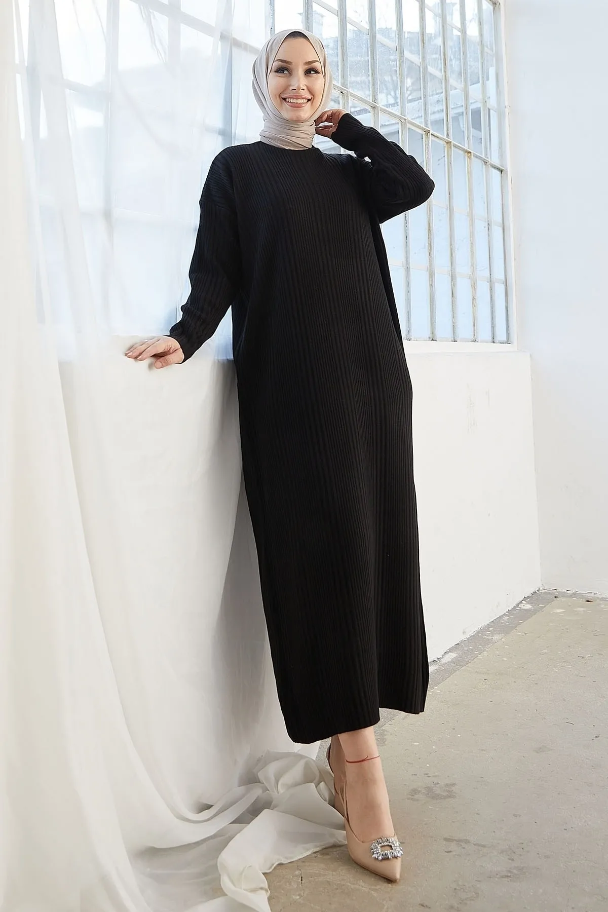 InStyle  Arissa Rollkragenpullover, langes Strickkleid – Schwarz