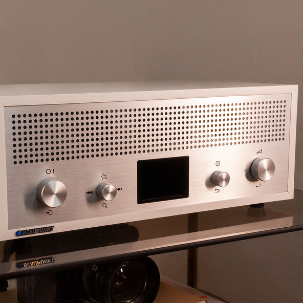Nostalgie-Radio Verona mit Farbdisplay, weiß